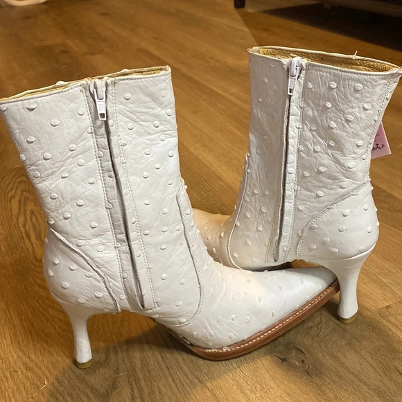 Rudel White Ostrich Skin Pointy Toe Western Ankle Boot size 6 - Picture 15 of 16